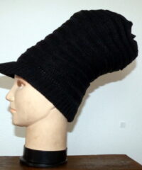 Bonnet noir avec visière